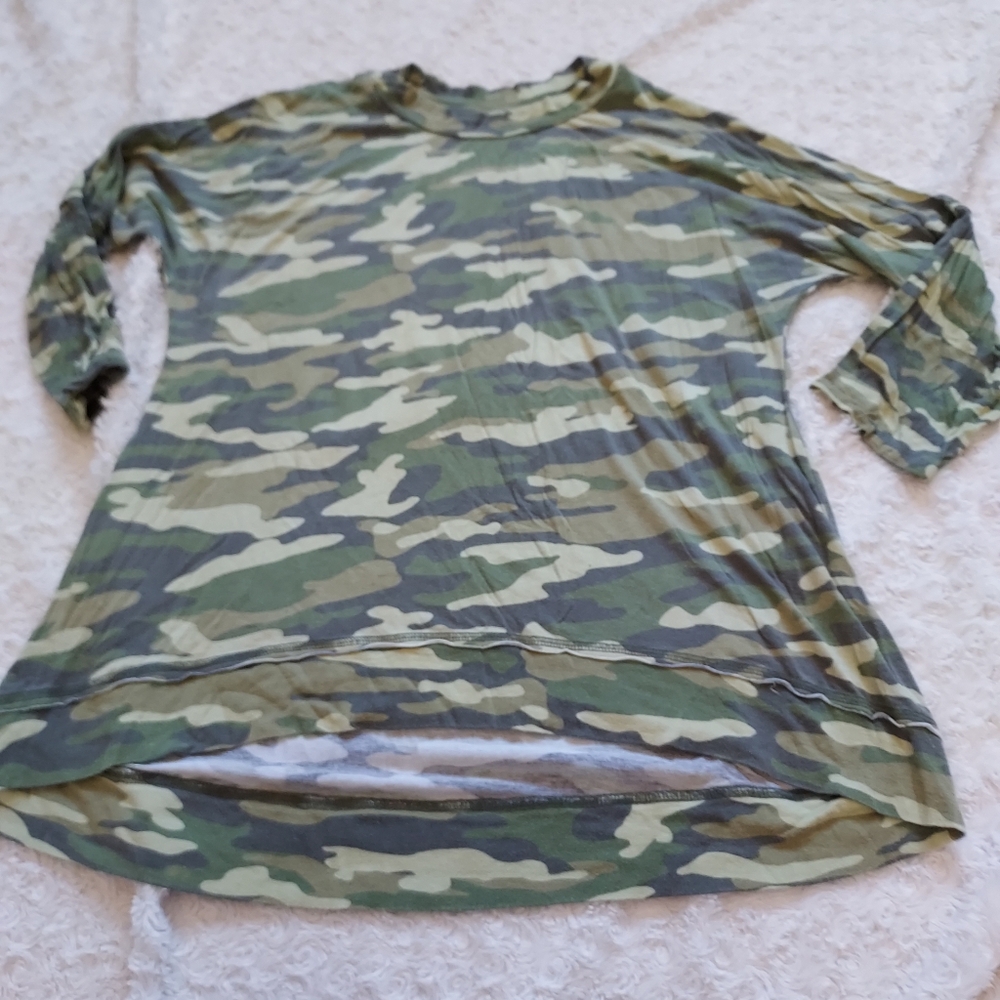 Green Camo Rayon 3/4 Sleeve Top Small 4/6 Grunge Army Military Casual